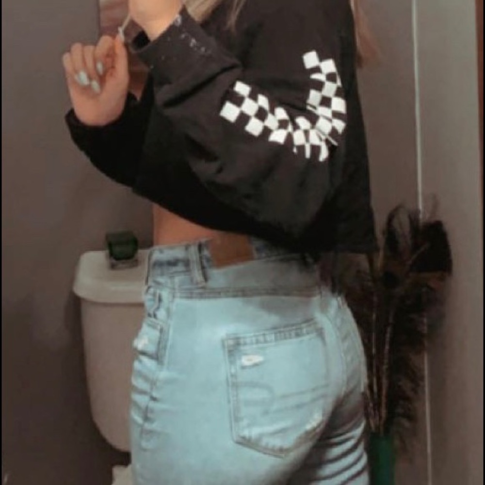 Cropped checkered sleeves